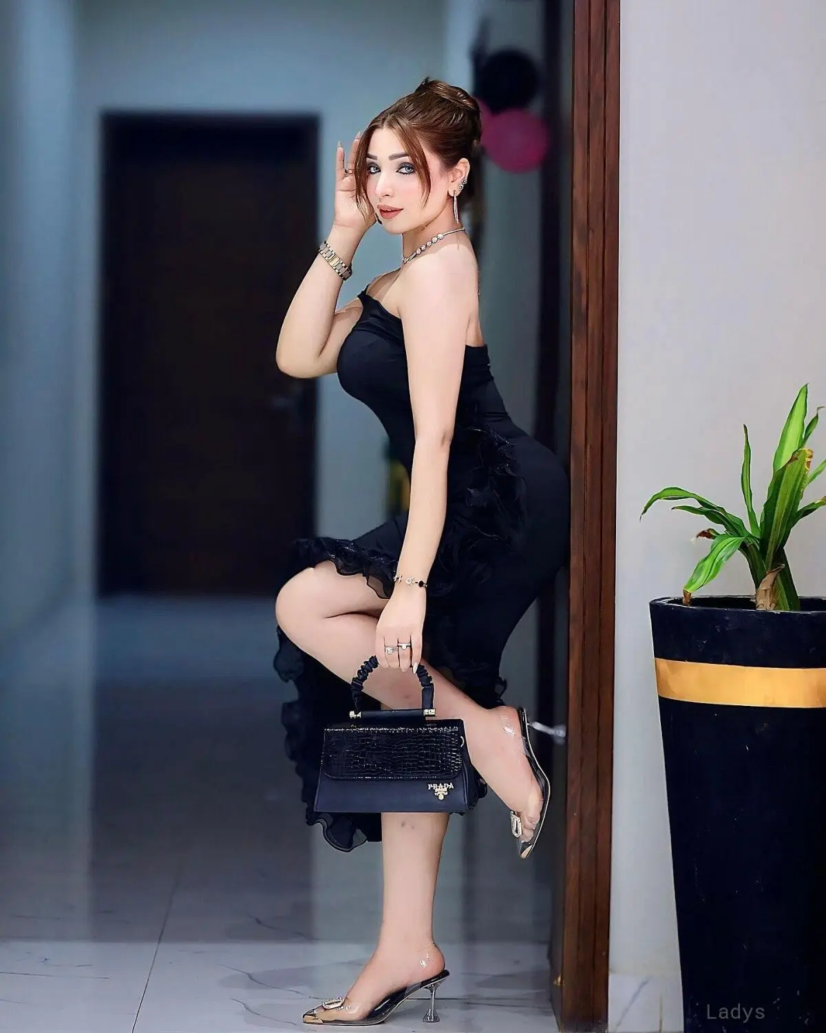 Alisha, years brunette escorts in Sharjah, height sm, Weight kg