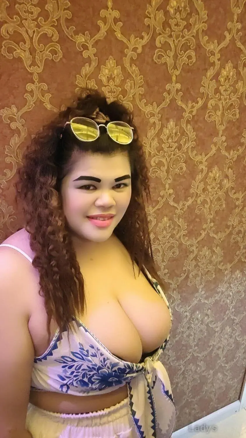 Debbi, 26 years brunette escorts in Sharjah, height 160 sm, Weight kg