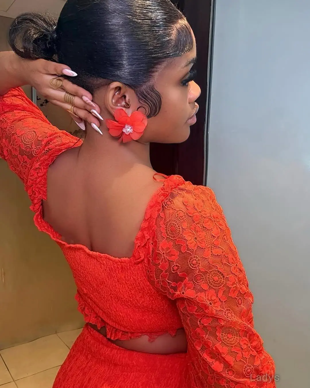 Zarah, 22 years brunette escorts in Sharjah, height sm, Weight kg