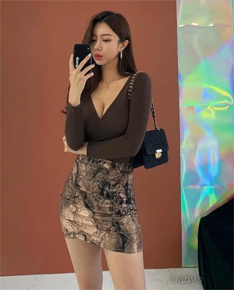 Kelly, 23 years brunette escorts in Shenzhen, height 167 sm, Weight  kg