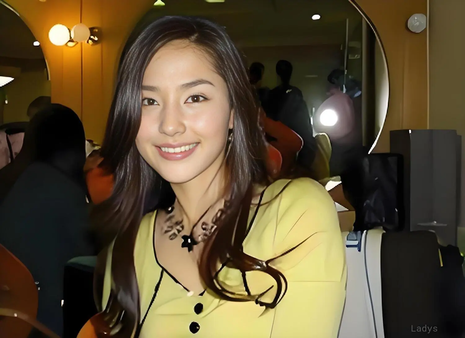 Vicky, 21 years brunette escorts in Shenzhen, height 166 sm, Weight  kg