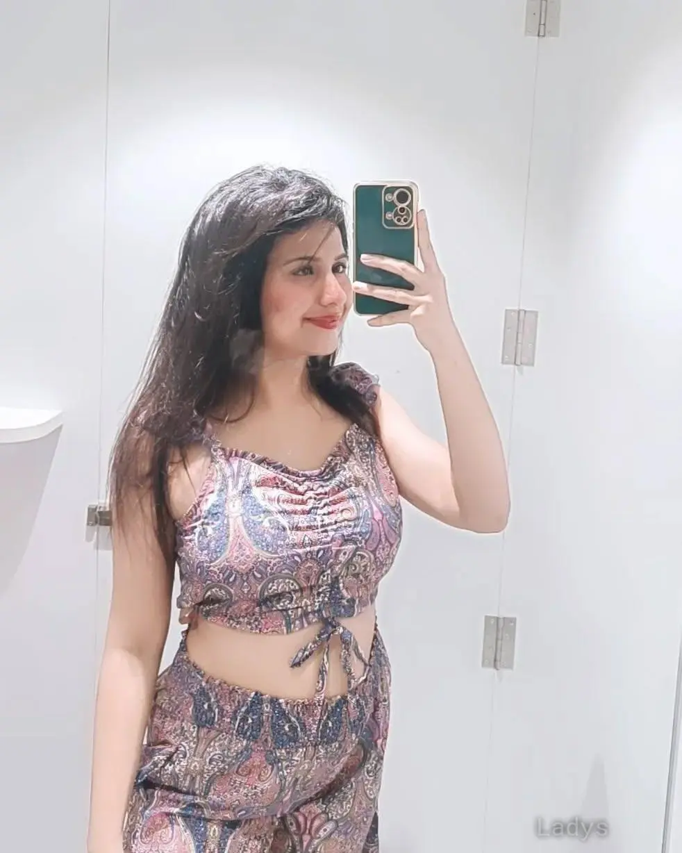 Lavnya, 23 years brunette escorts in Shillong, height 154 sm, Weight kg