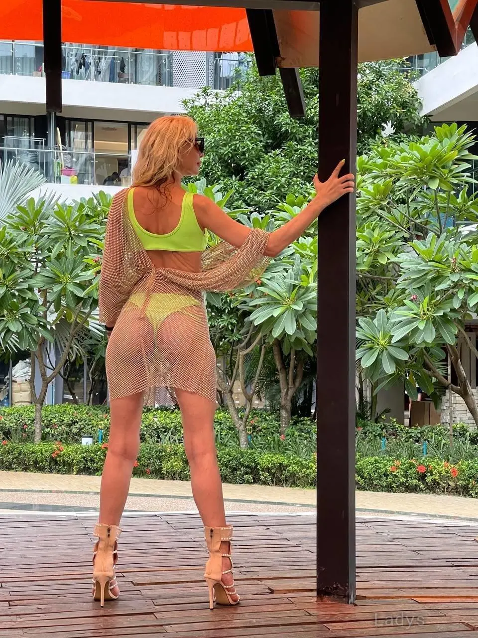 Elona, 33 years brunette escorts in Siem Reap, height 177 sm, Weight kg