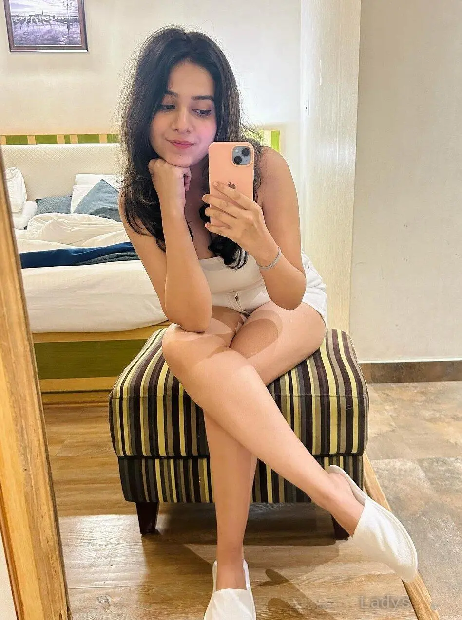 Khushi, 22 years brunette escorts in Siliguri, height 170 sm, Weight kg