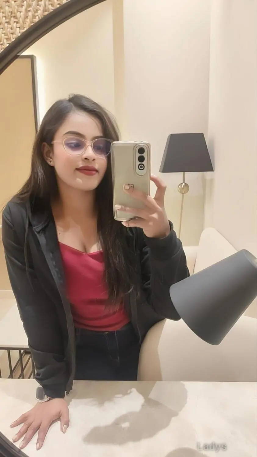 Kriti, 22 years brunette escorts in Singapore, height 165 sm, Weight kg