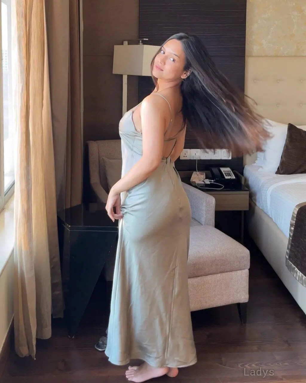 Sweta, 22 years brunette escorts in Singapore, height 160 sm, Weight kg