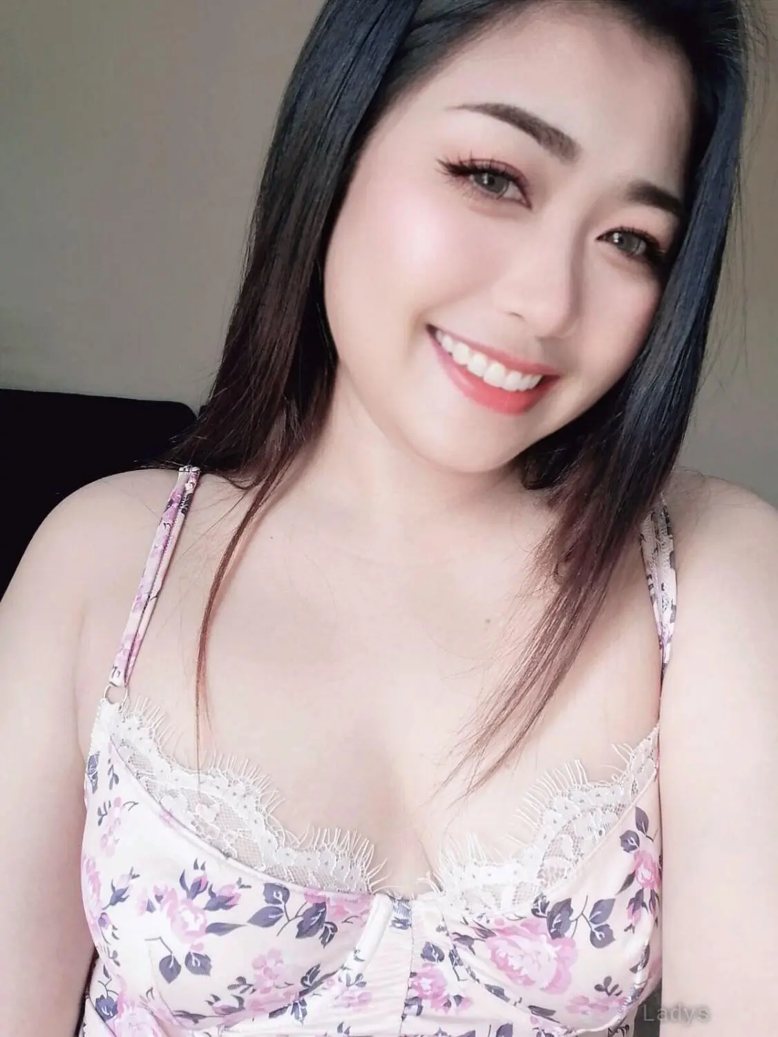 Minny, 24 years brunette escorts in Sohar, height 164 sm, Weight  kg