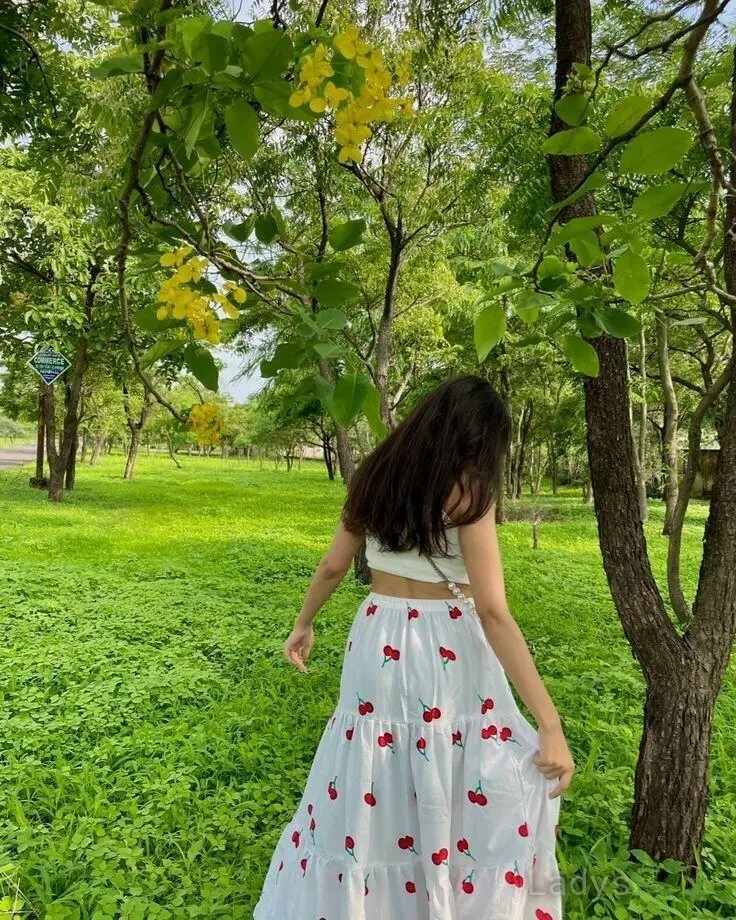 Tiffany, 23 years brunette escorts in Sohar, height 174 sm, Weight  kg