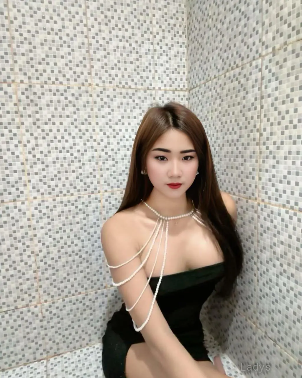 Alexa, 22 years brunette escorts in Surabaya, height 165 sm, Weight  kg