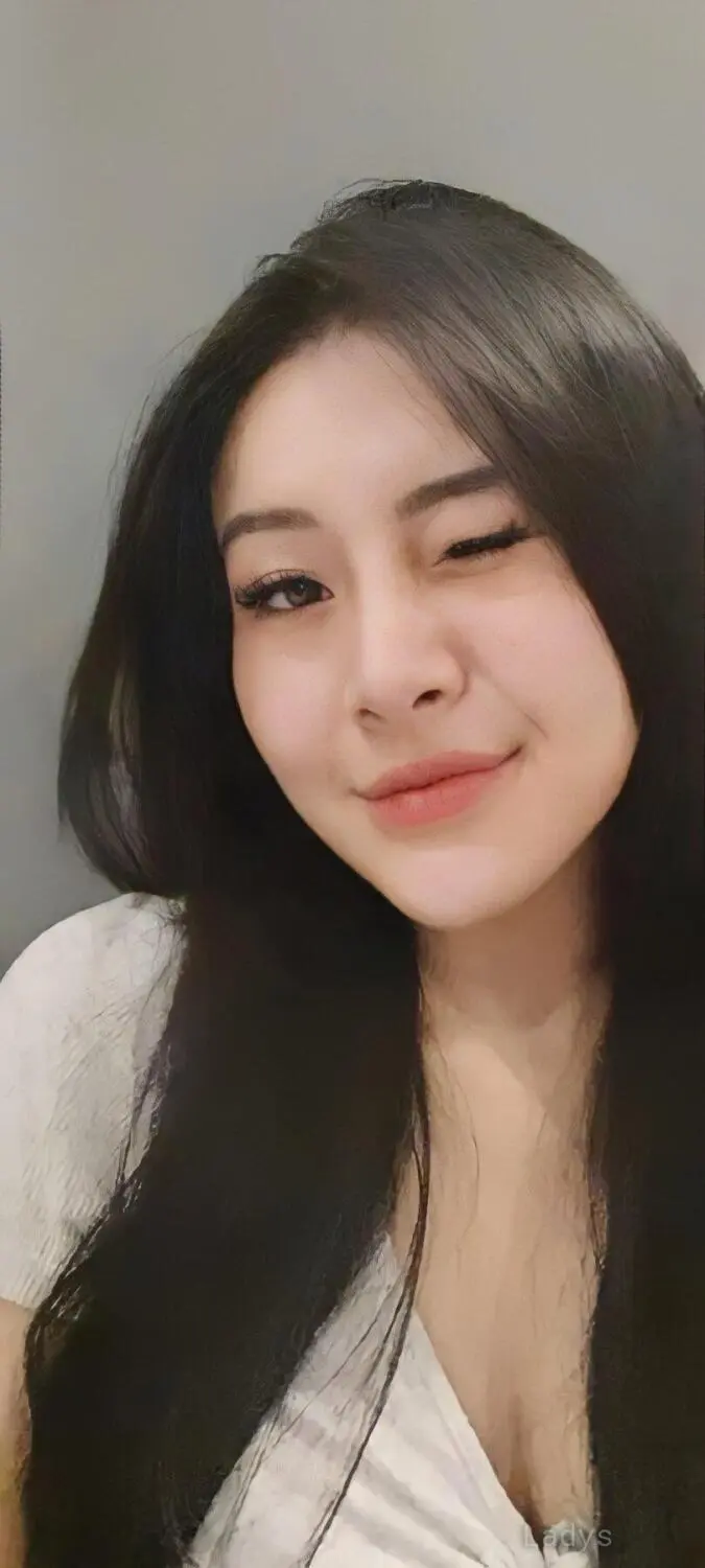 Anisaa, 23 years brunette escorts in Surabaya, height 160 sm, Weight kg