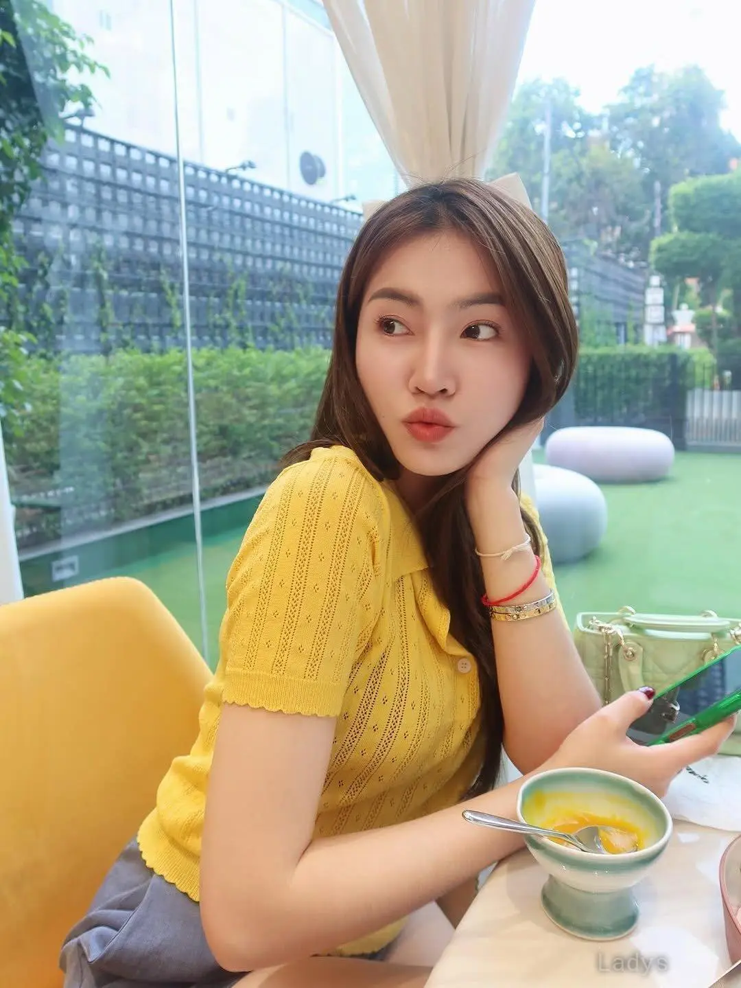 Bella, 24 years brunette escorts in Surabaya, height 158 sm, Weight kg