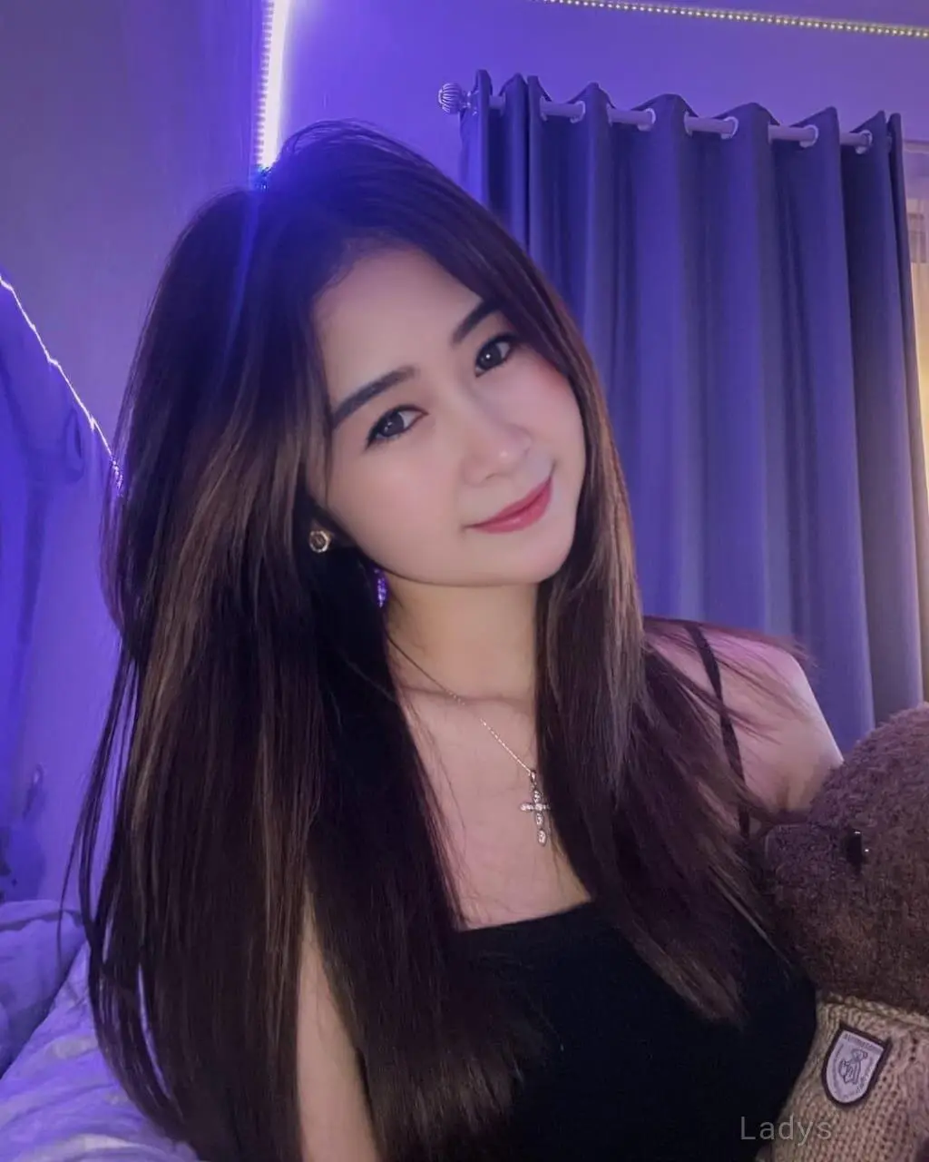 Chika, 20 years brunette escorts in Surabaya, height 165 sm, Weight kg