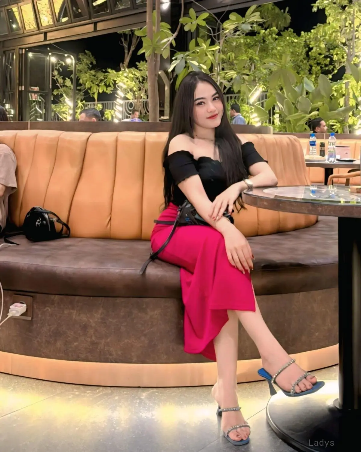 Zuna, 22 years brunette escorts in Surabaya, height 159 sm, Weight  kg
