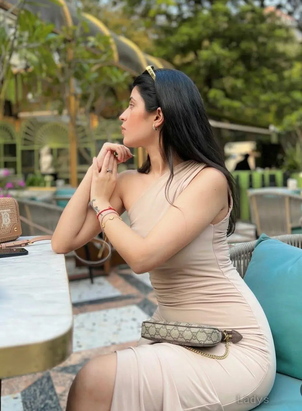 Anna, 21 years brunette escorts in Surat, height 156 sm, Weight  kg