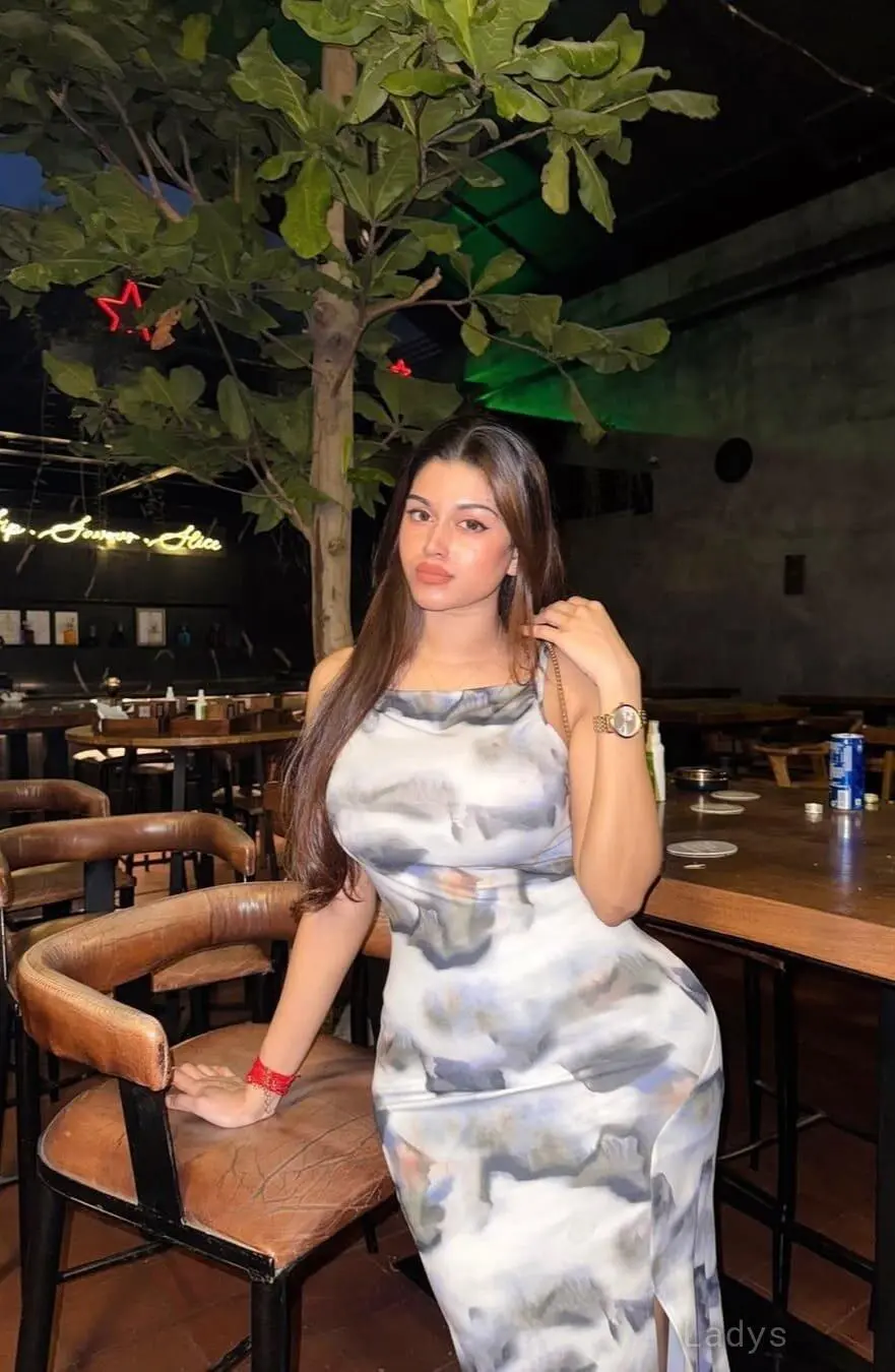 Chaaya, 23 years brunette escorts in Surat, height 154 sm, Weight kg