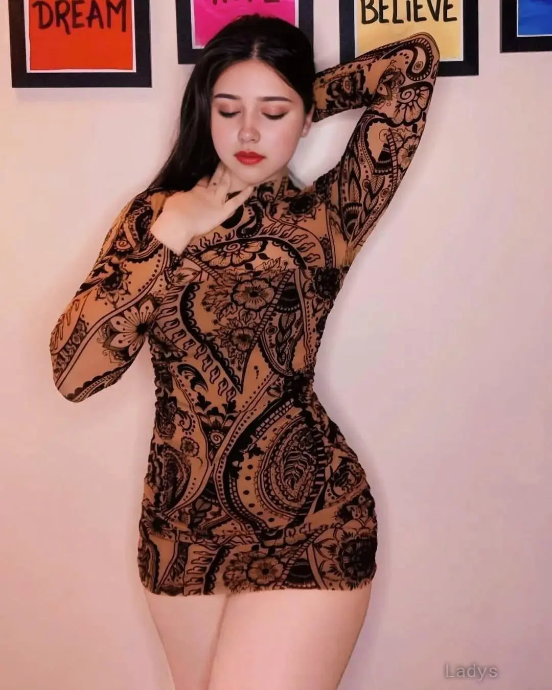 Charuni, 23 years brunette escorts in Surat, height 153 sm, Weight  kg