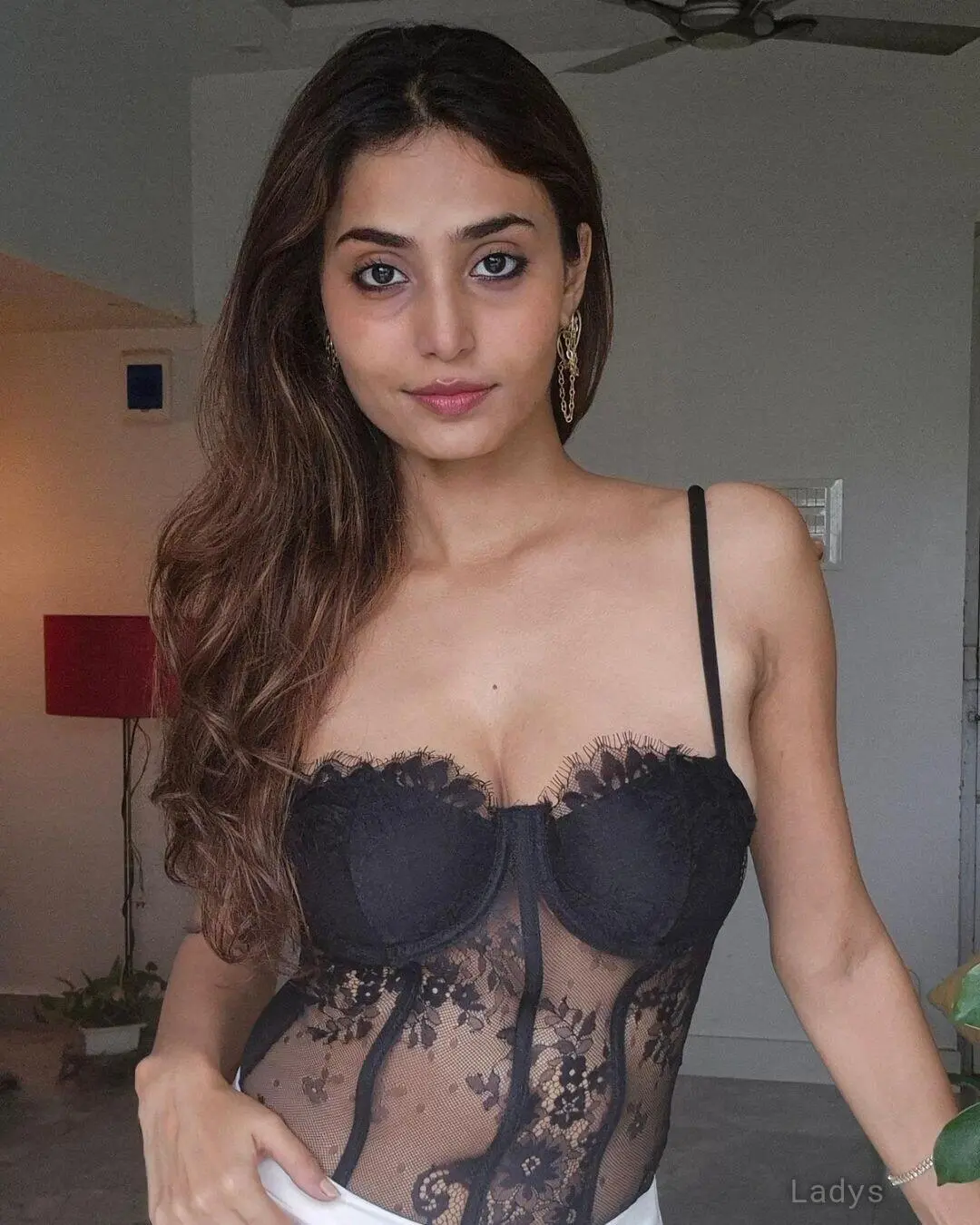 Kajal, 23 years brunette escorts in Surat, height 154 sm, Weight  kg