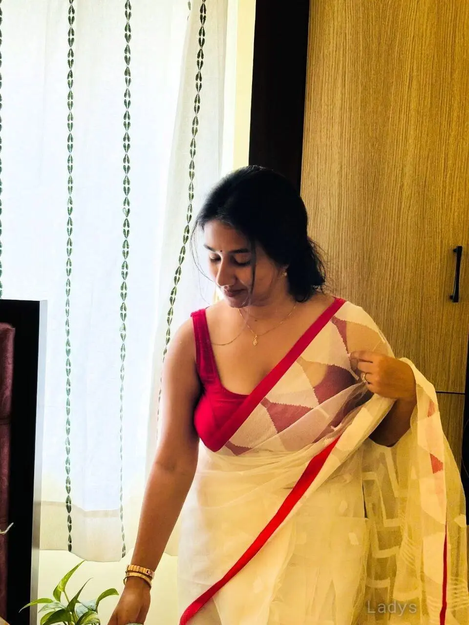 Kavya, 21 years brunette escorts in Surat, height 152 sm, Weight  kg