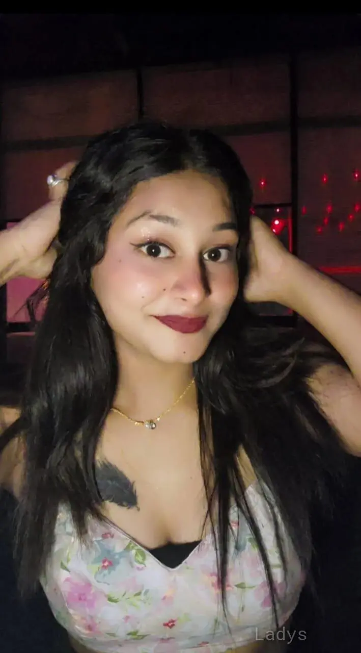 Stella, 25 years brunette escorts in Surat, height 153 sm, Weight kg