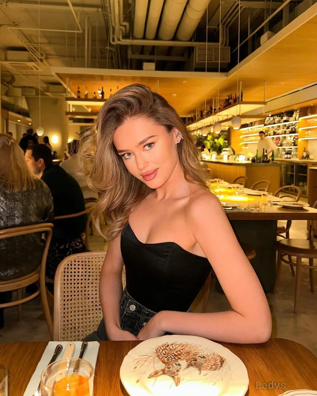 Daria, 22 years brunette escorts in Taipei, height 168 sm, Weight  kg