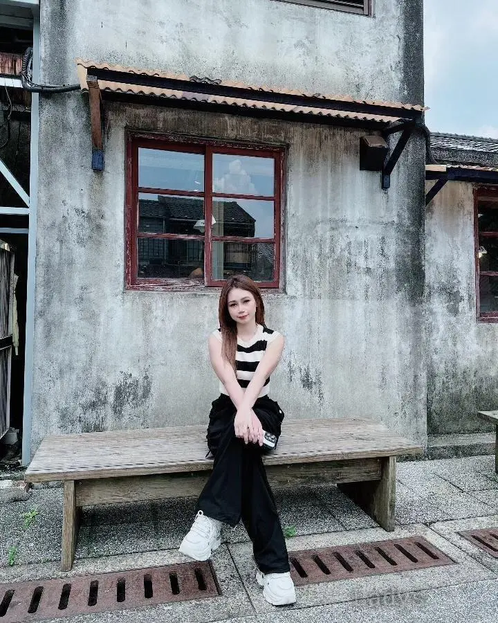 Uni, 26 years brunette escorts in Taipei, height 155 sm, Weight  kg