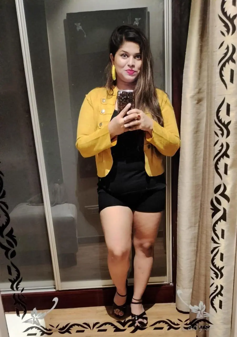 Bella, 26 years brunette escorts in Thane, height 169 sm, Weight  kg