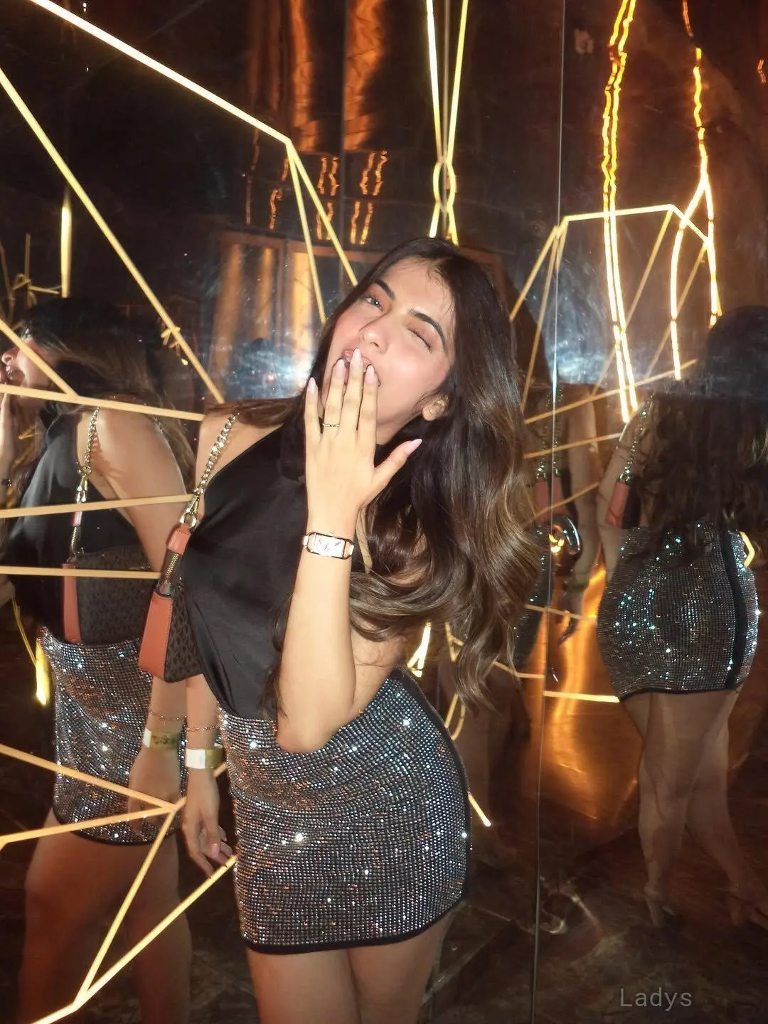 Emma, 23 years brunette escorts in Thane, height 153 sm, Weight kg