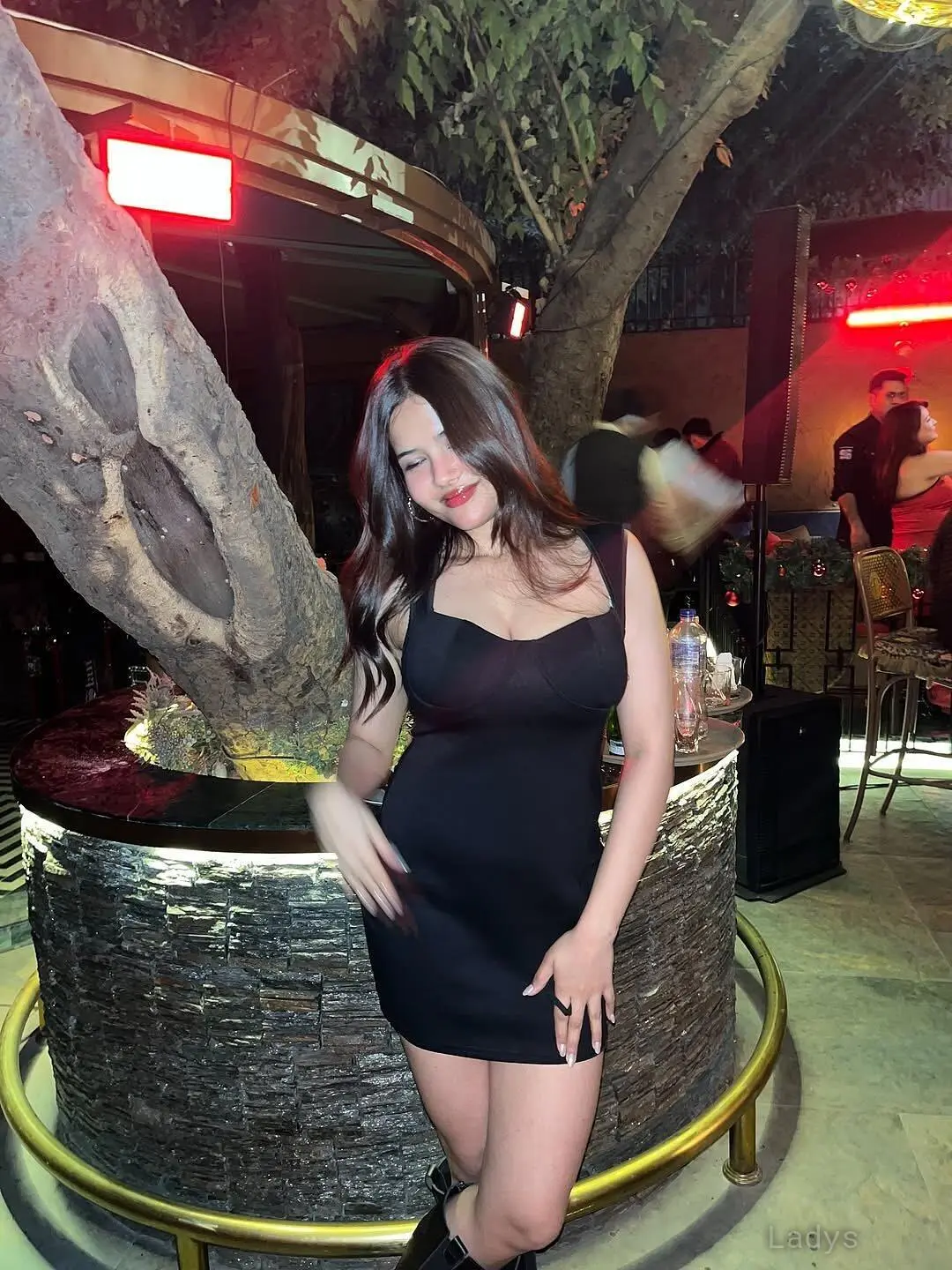 Prachi, 22 years brunette escorts in Thane, height 153 sm, Weight kg