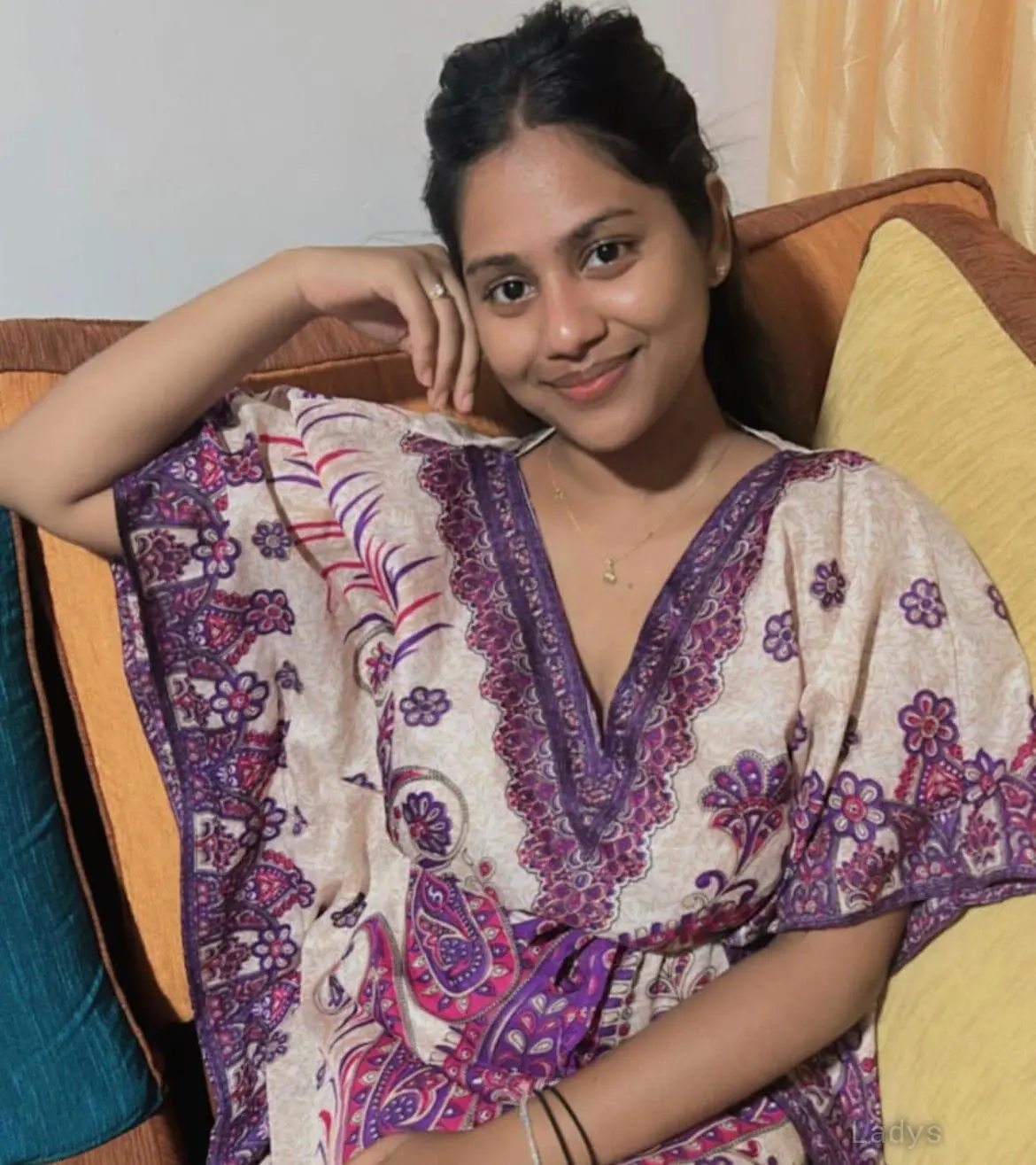 Abhilasha, 22 years brunette escorts in Thiruvananthapuram, height  sm, Weight  kg