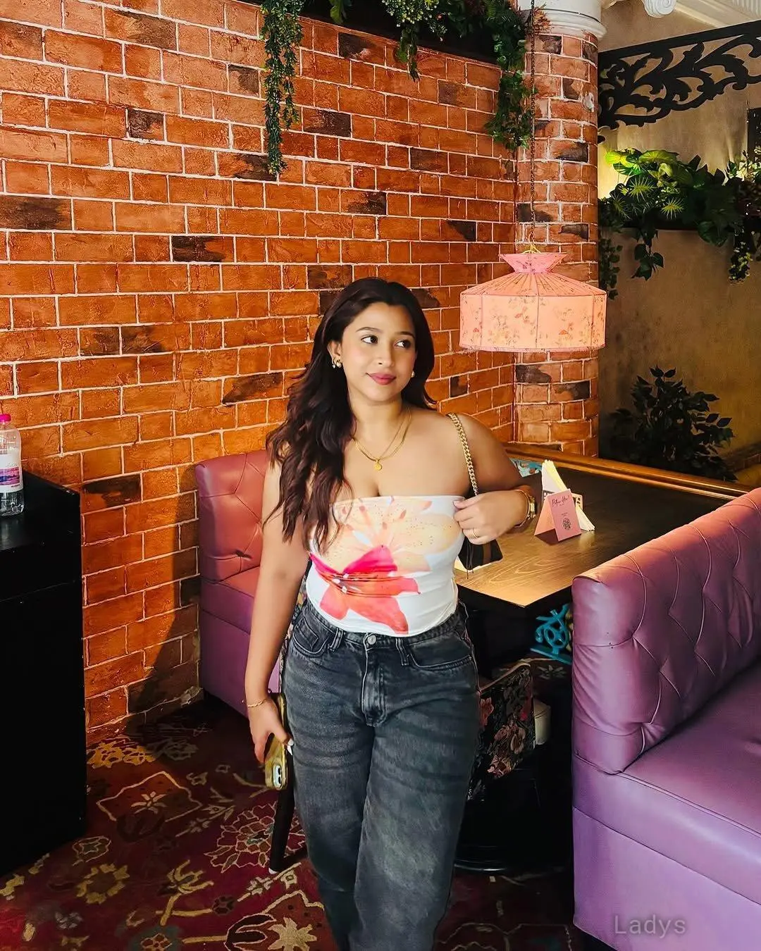 Mallika, 21 years brunette escorts in Thiruvananthapuram, height 154 sm, Weight kg