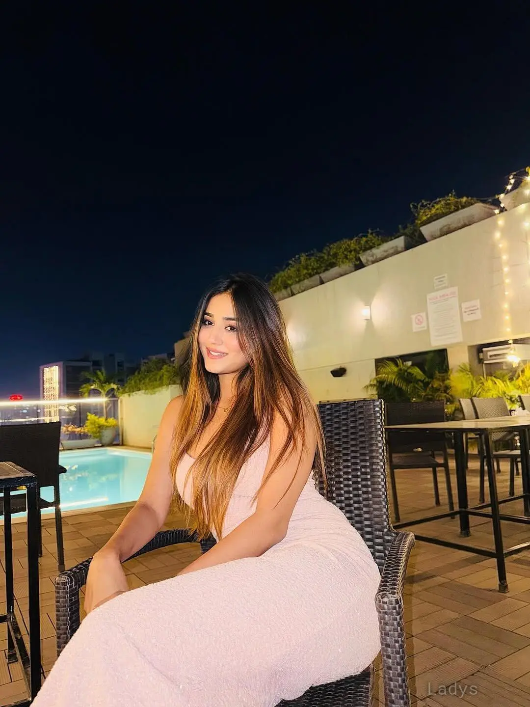Divya, 23 years brunette escorts in Thrissur, height 154 sm, Weight kg