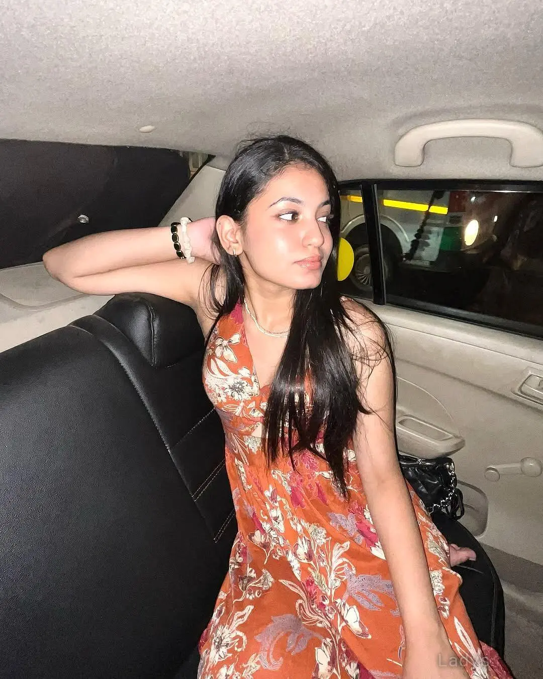 Sarika, 21 years brunette escorts in Thrissur, height 153 sm, Weight kg