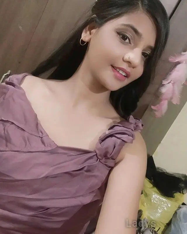 Thrissur, 22 years brunette escorts in Thrissur, height 152 sm, Weight kg