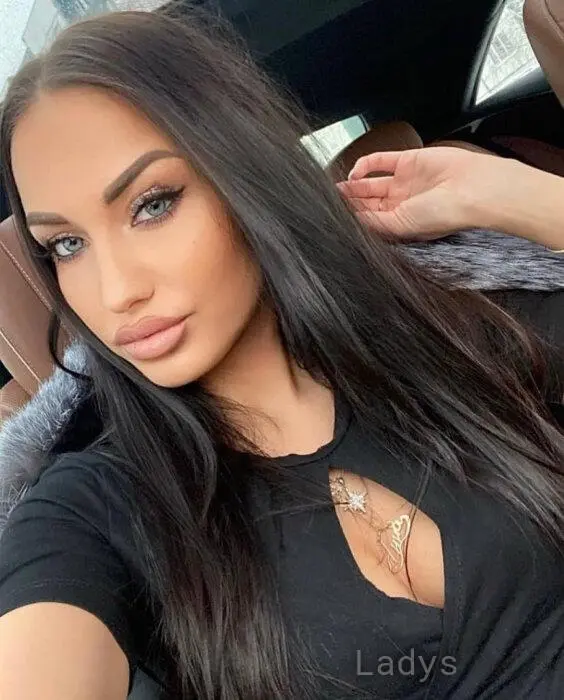 Christina, 24 years brunette escorts in Tirana, height 170 sm, Weight 55 kg