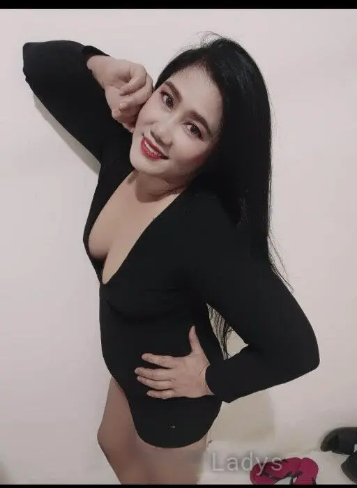 Chuxi Z, 25 years brunette escorts in Tirana, height 168 sm, Weight 84 kg