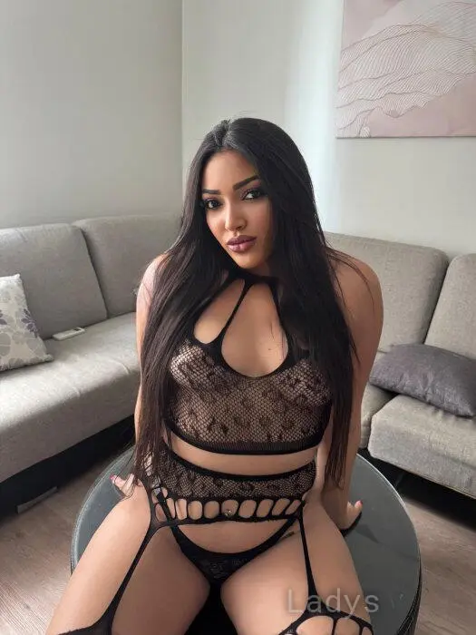 Sabrina, 23 years brunette escorts in Tirana, height 168 sm, Weight 56 kg