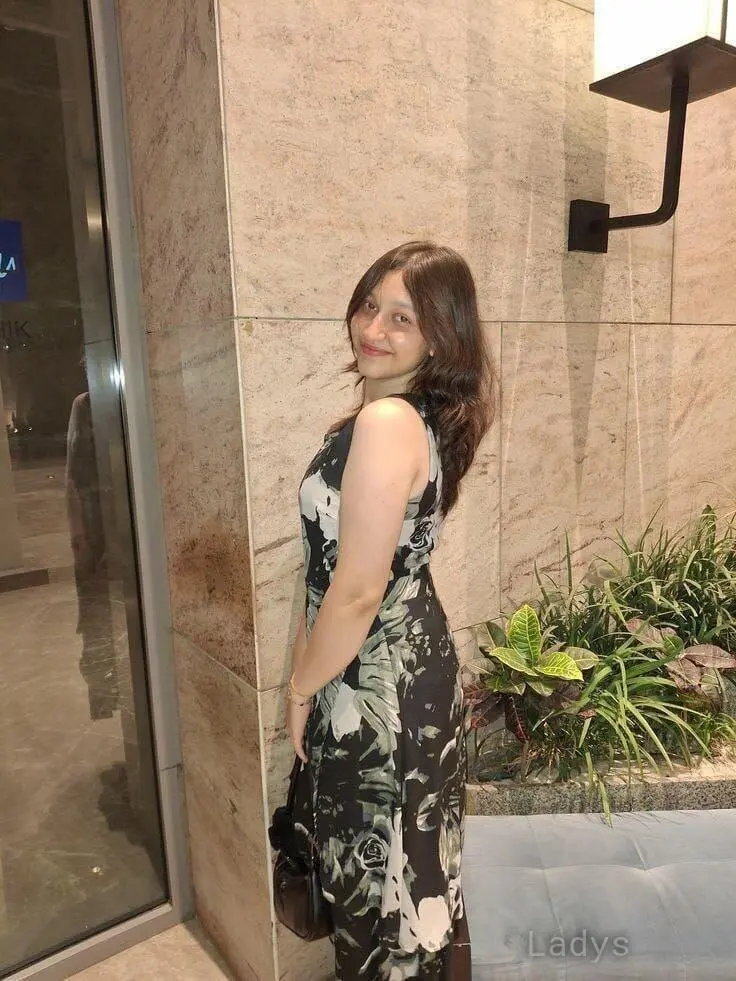 Deepali, 22 years brunette escorts in Tiruchirapalli, height 196 sm, Weight  kg