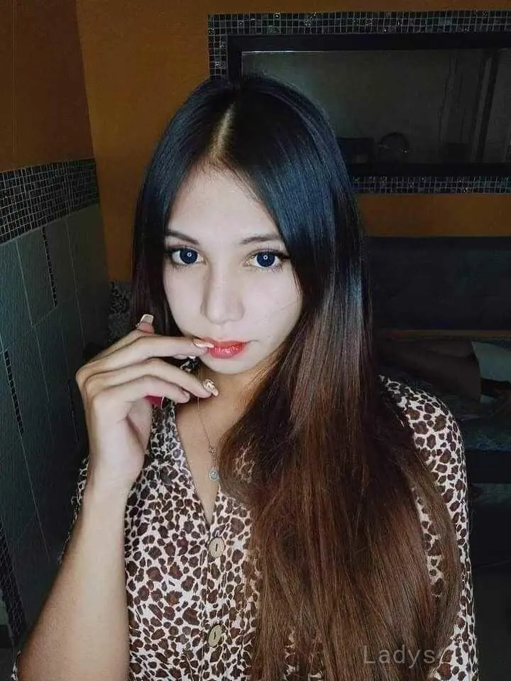 Fever, 21 years brunette escorts in Táizhōng, height 163 sm, Weight  kg