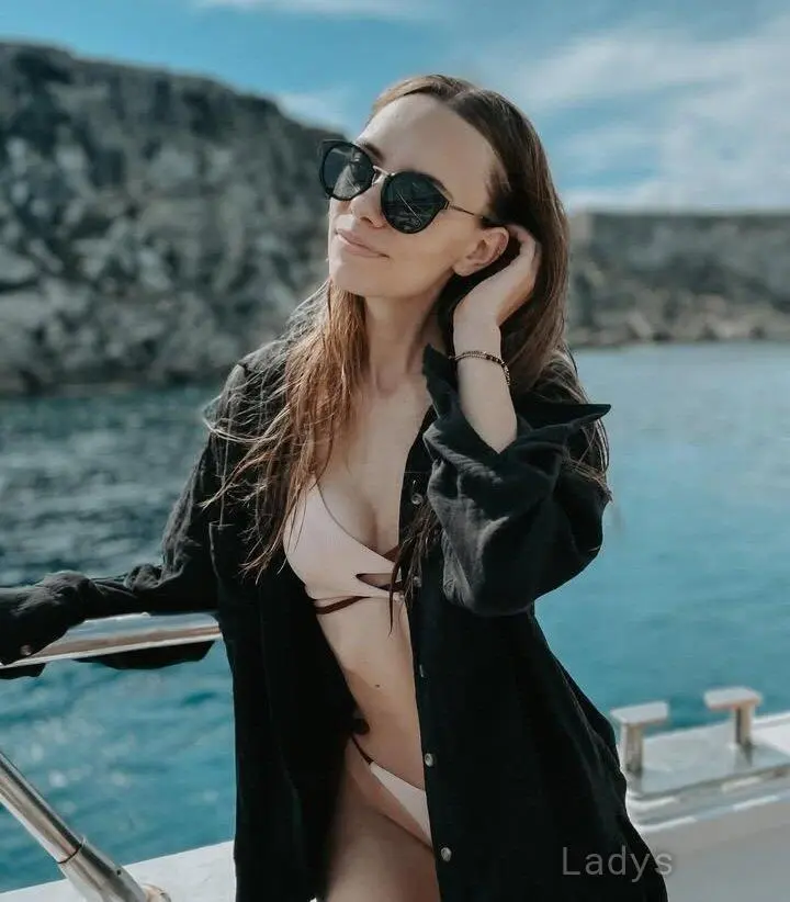 Heili, 20 years brunette escorts in Tokyo, height 180 sm, Weight kg