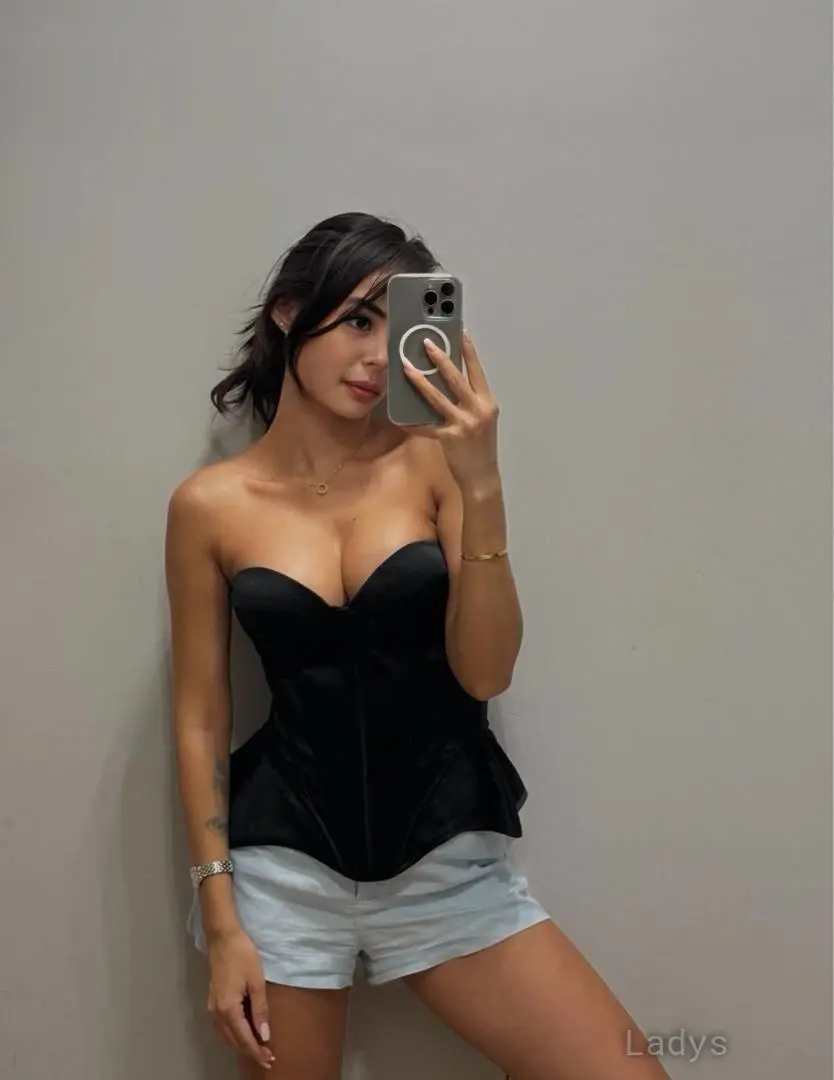 Laura, 23 years brunette escorts in Tokyo, height 167 sm, Weight kg