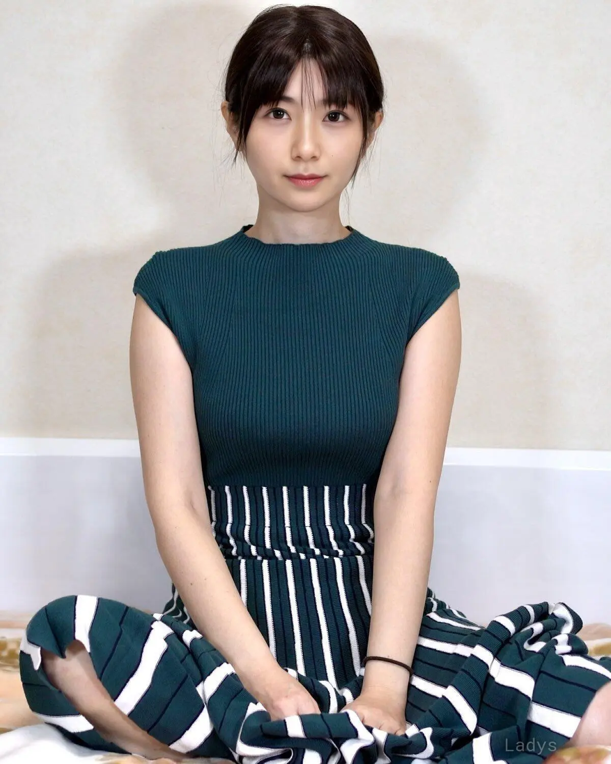 Slim, 18 years brunette escorts in Tokyo, height 160 sm, Weight  kg