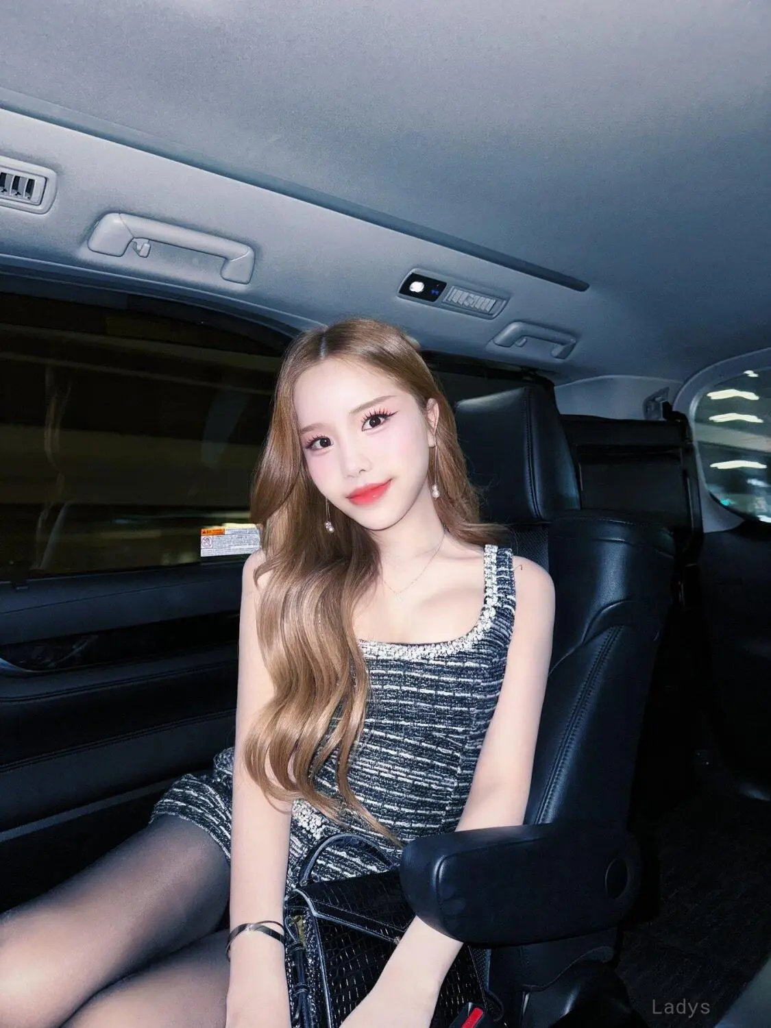 Xing, 21 years brunette escorts in Ubon Ratchathani, height 157 sm, Weight kg-1