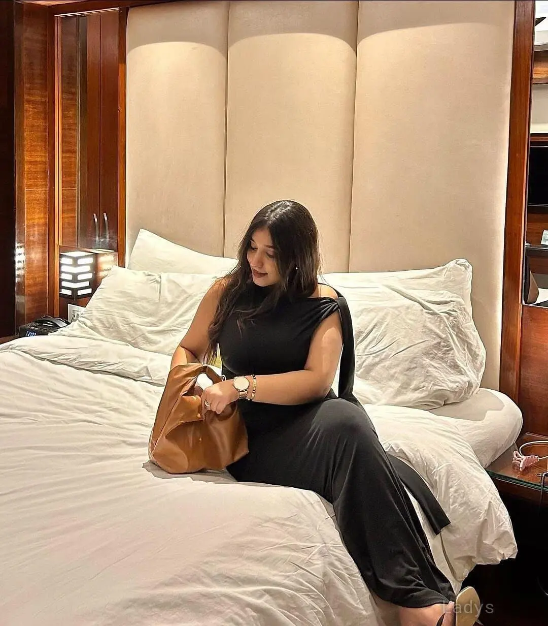 Kirti, years brunette escorts in Vadodara, height sm, Weight kg