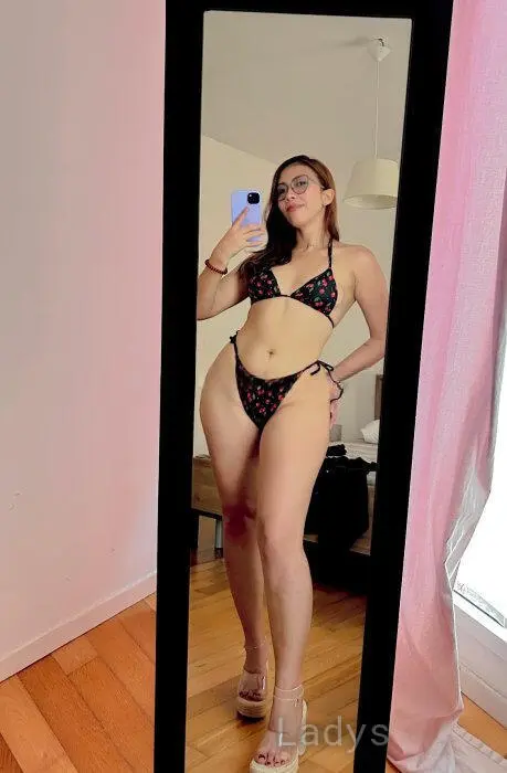 Ana, 25 years brunette escorts in Venezia, height 165 sm, Weight 58 kg
