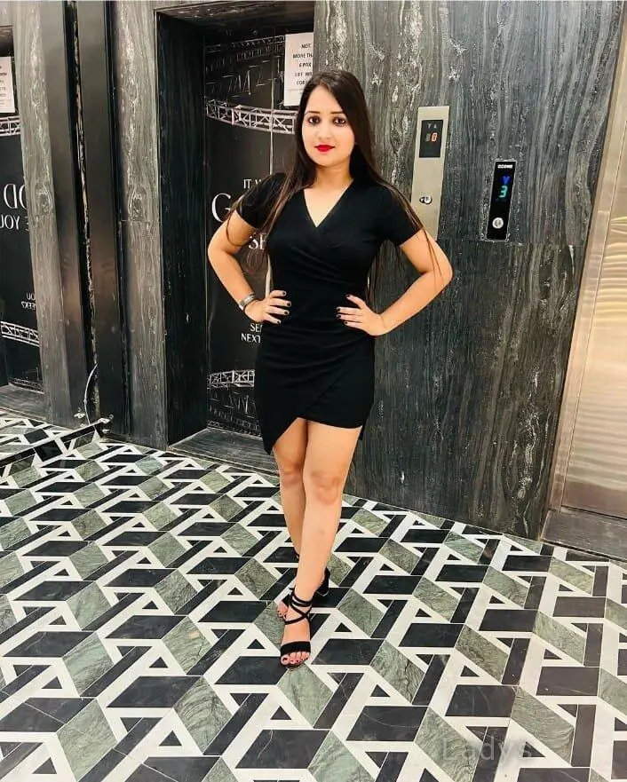 Donna, 22 years brunette escorts in Visakhapatnam, height 185 sm, Weight  kg