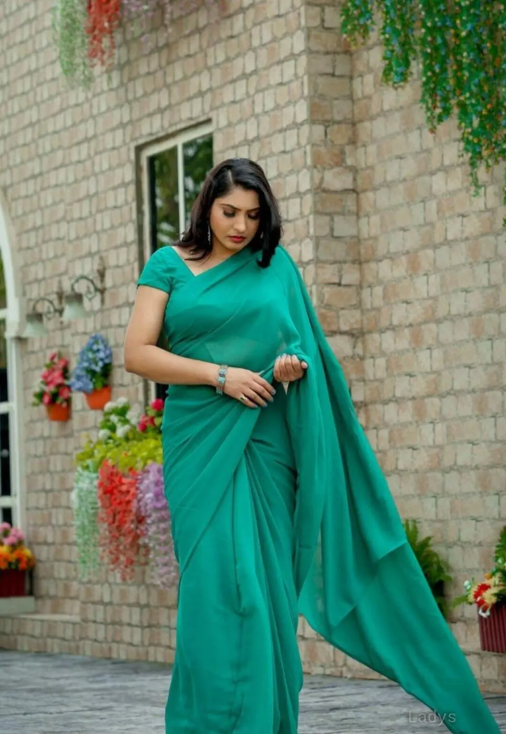 Naina, 23 years brunette escorts in Visakhapatnam, height 154 sm, Weight  kg