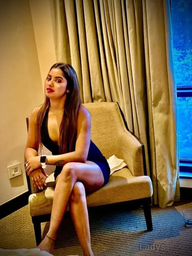 Radhika, 22 years brunette escorts in Visakhapatnam, height 155 sm, Weight  kg
