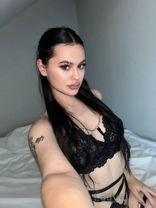 Stacy, 22 years brunette escorts in Wien, height 166 sm, Weight 54 kg
