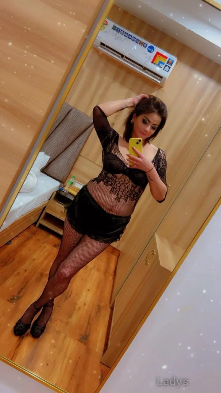 Shiwani, 23 years beautiful nude Faridabad escorts girl, height 157 sm, Weight kg