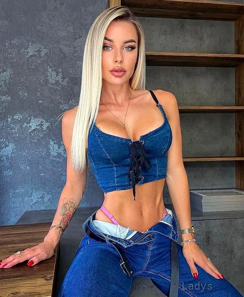 Lila, 24 years beautiful nude Florence escorts girl, height 176 sm, Weight 54 kg